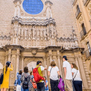 Tour Privado Guiado a Montserrat Todo Incluido con recogida en Barcelona 6