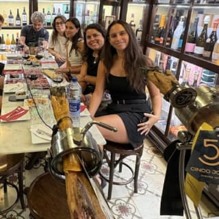 Barcelona: Visita guiada a pie + degustación de tapas y bebidas 10