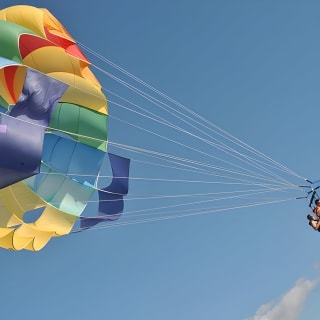 Parasailing from El Arenal: Breathtaking Views of Palma's Bay 5