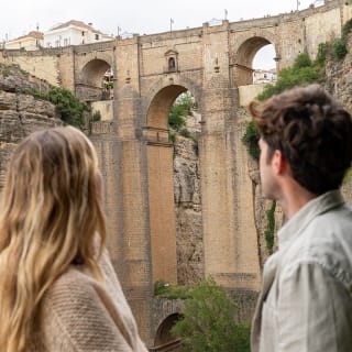 Desde Málaga: Tour por la ciudad de Ronda y experiencia en bodega con cata de vinos – Tour Premium en Grupo Pequeño 2
