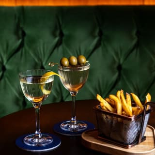 Martini & Fries en Punch Room 4