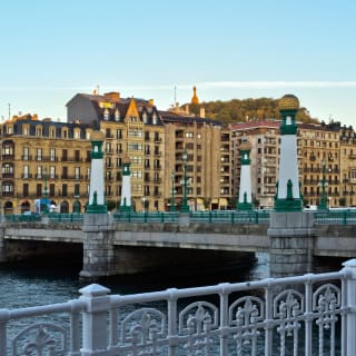 San Sebastián: visita guiada de historias y leyendas con humor 2