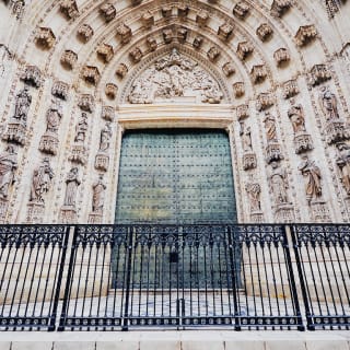 Ruta nocturna guiada por la Sevilla encantada (tour en Español) 1