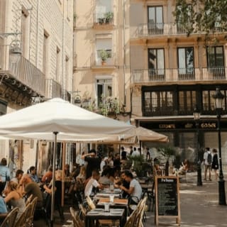 Barcelona: Visita guiada a pie + degustación de tapas y bebidas 11