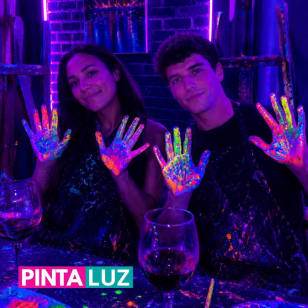 Pinta Luz Art & Wine, Taller de pintura neon (solo para adultos)