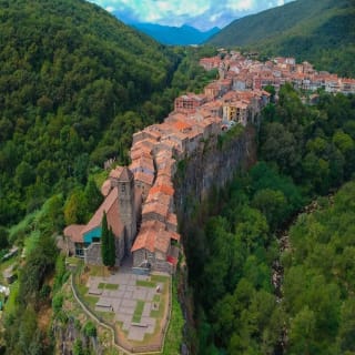 Tour Privado Medieval: Besalú, Castellfollit de la Roca, Santa Pau y Parque Natural de la Zona Volcánica 4