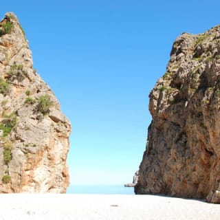 Recorrido por la isla de Mallorca: Autobús, tren, tranvía y barco 10