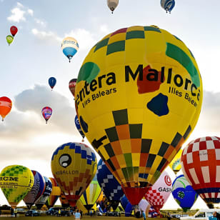 Romantic Sunrise Balloon Tour in Majorca