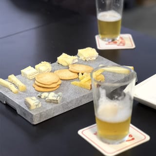 Experiencia en La Fábrica con visita guiada, cata de cervezas y quesos 4