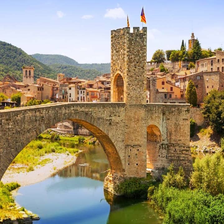 Tour Medieval en grupo reducido: Besalú, Castellfollit  y Santa Pau desde Barcelona