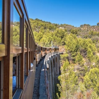 Recorrido por la isla de Mallorca: Autobús, tren, tranvía y barco 1