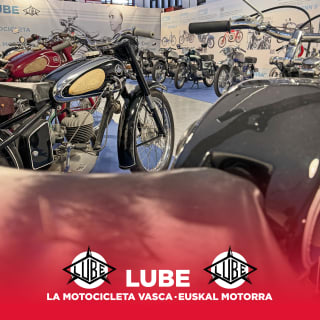 Visitas guiadas al showroom de coches Retromobile 8