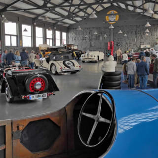 Visitas guiadas al showroom de coches Retromobile 2