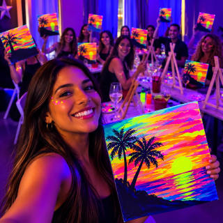 Neón Art&Wine: taller de pintura flúor con vino y picoteo por 2 h 1