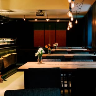 Menú 16 pintxos donostiarras + trufas + botella de vino en Sagardi Castellana